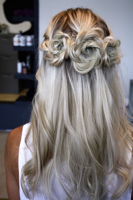 cliphair-extensions-half-up-flower